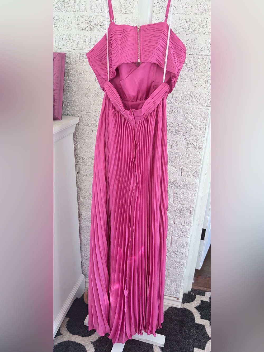 Lulu’s Got the Glam Pink Pleated Cut out Maxi Dress NWOT Small - Picture 4 of 6